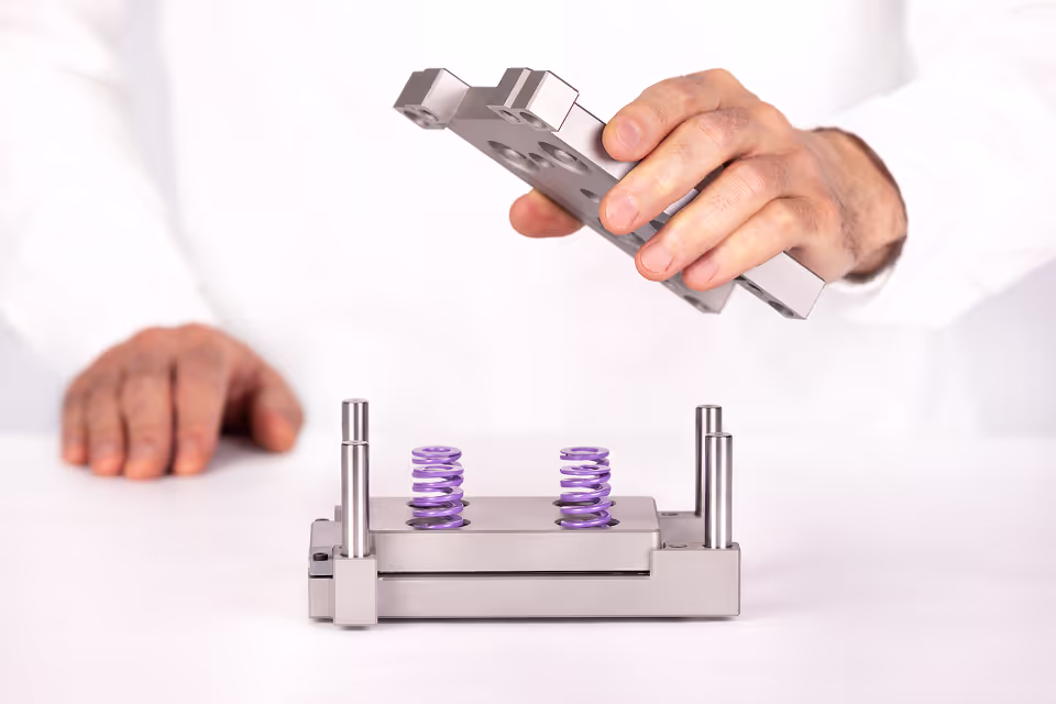 Solid State and Pouch Cell holders - Sphere Energy